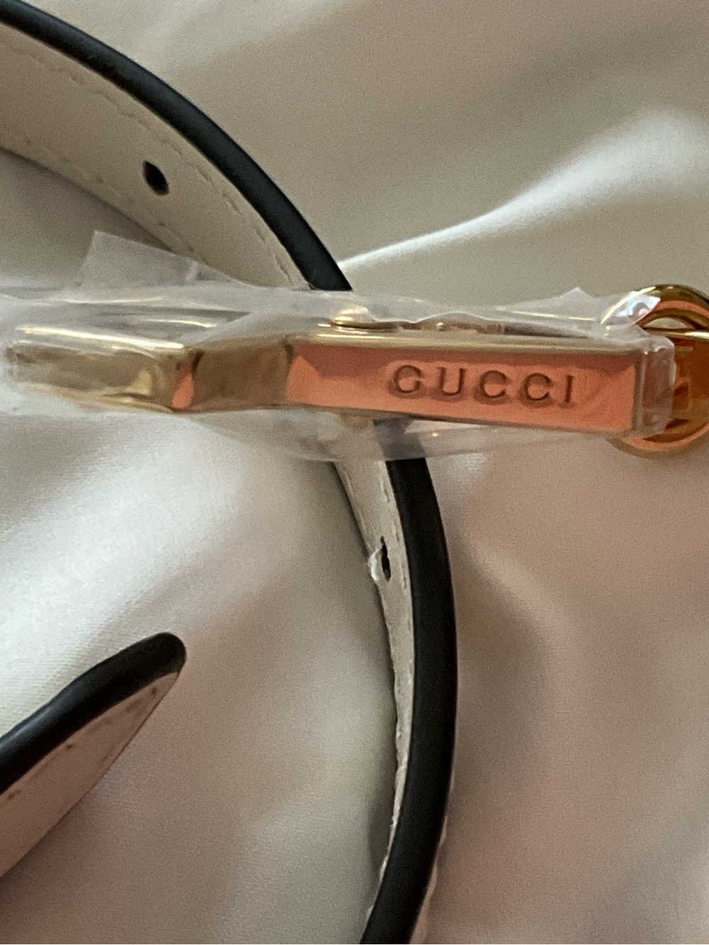 Gucci White and Black Leather adjustable Strap with Gold Hardware, - Picture 7 of 12